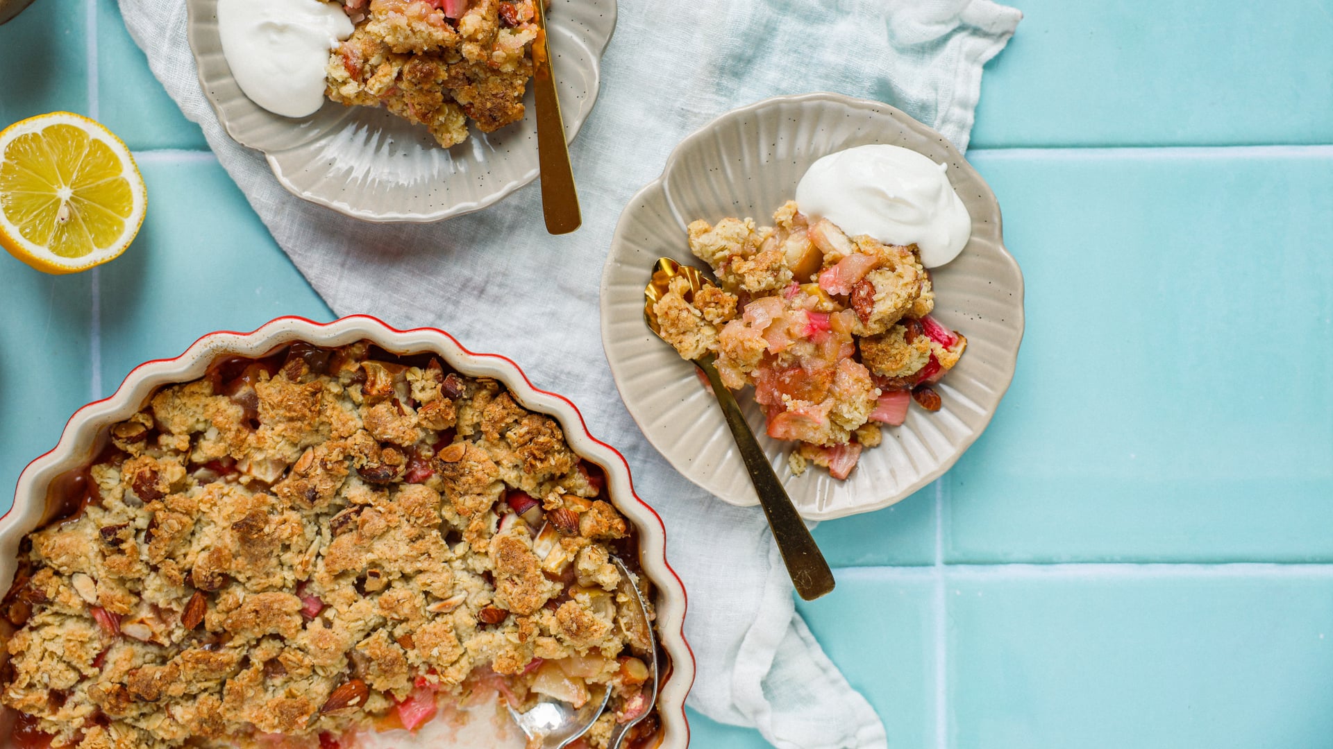 Apfel-Rhabarber-Crumble
