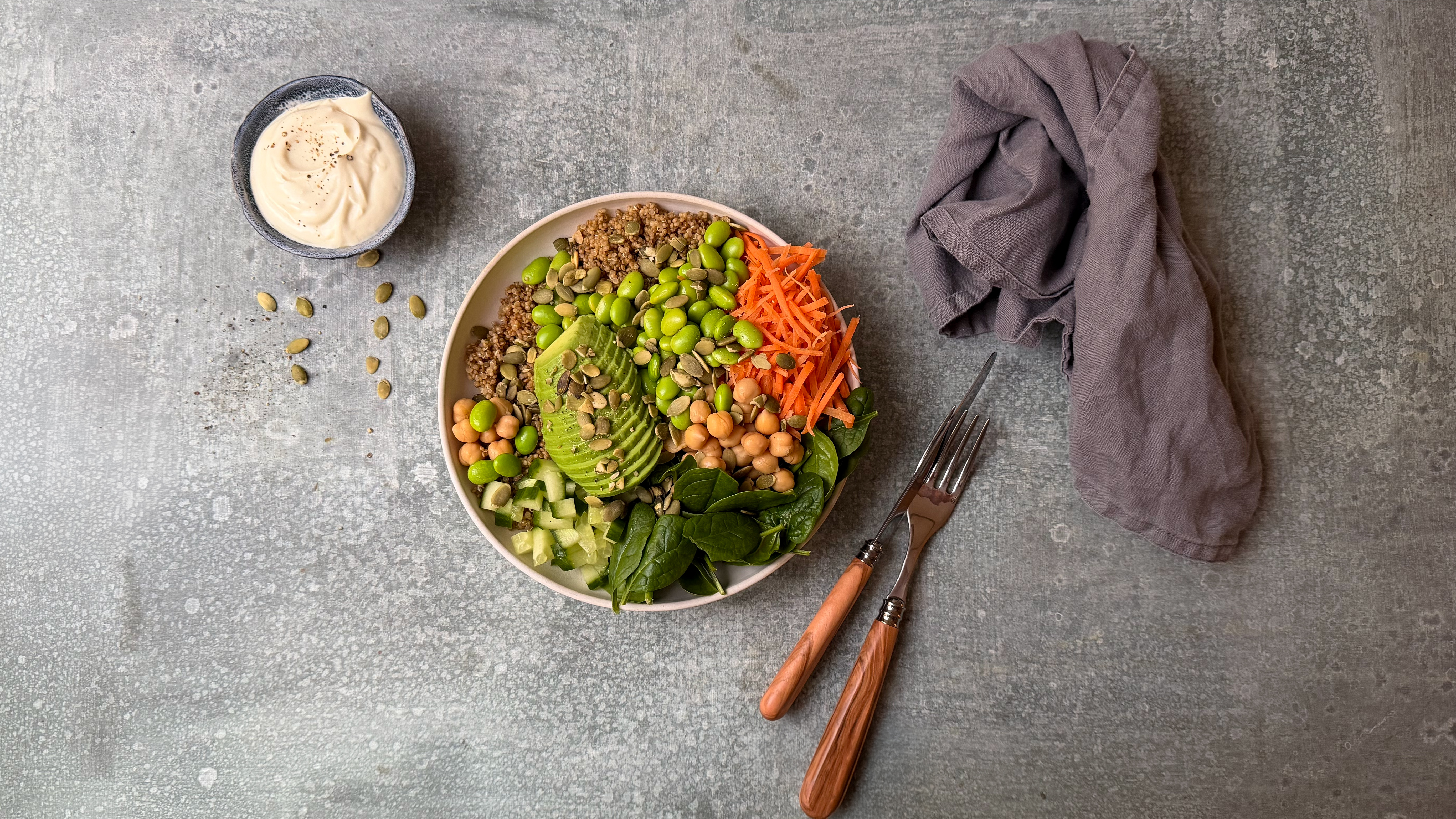 Genießen Sie saisonale Salate mit Quinoa 