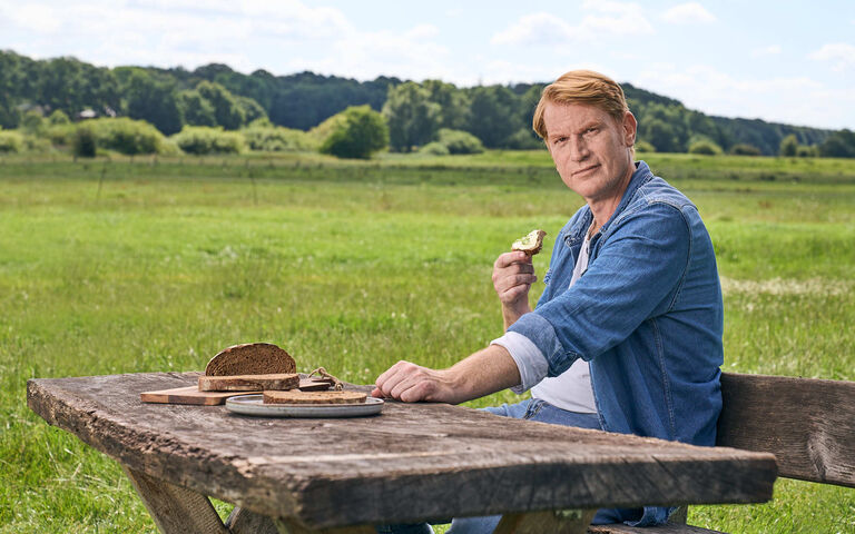 Jetzt ma’ Butter bei die Tische!